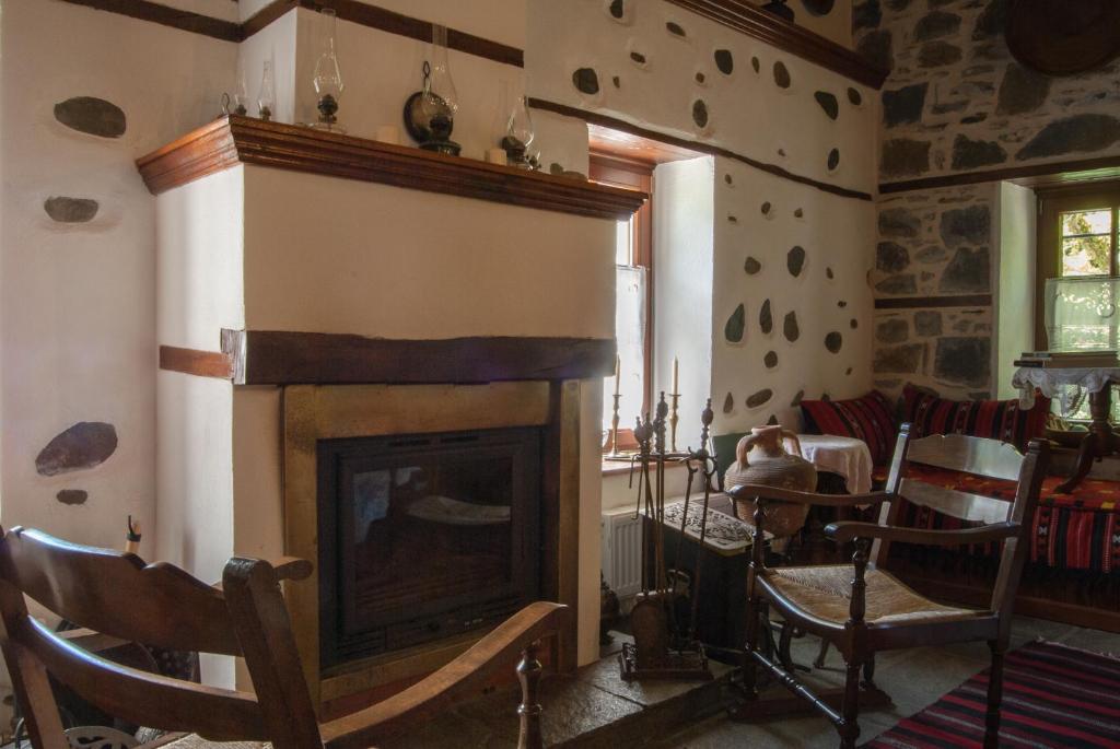 Viraggas Traditional Hotel Vrastama ภายนอก รูปภาพ