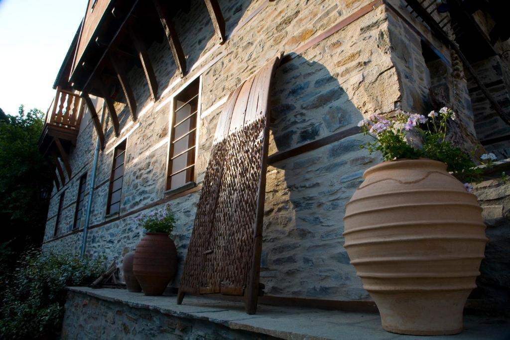 Viraggas Traditional Hotel Vrastama ภายนอก รูปภาพ